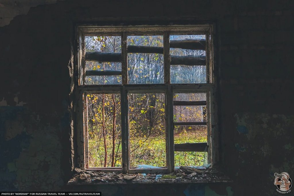 Autumn Ruins Abandoned pioneer camp in the Ural mountains - My, Urbex ural, Abandoned, Pioneer camp, Children's camp, Forest, Autumn, Ural, Longpost