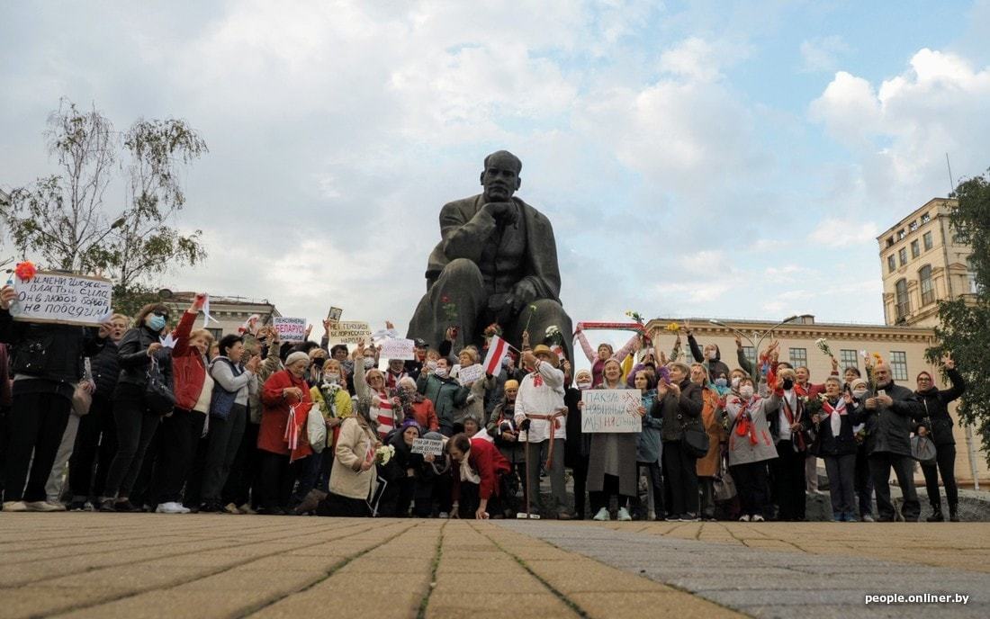 Pensioners gathered on Independence Square to hold a rally - and it worked. We reached Yakub Kolas Square! - Politics, Republic of Belarus, Protests in Belarus, Rally, Elderly, Longpost, Retirees