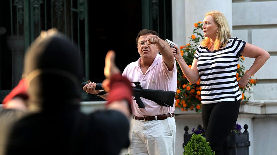 St. Louis couple accused of pointing guns at protesters - USA, Protest, news, Politics, Black lives matter, Negative, The McCloskey family