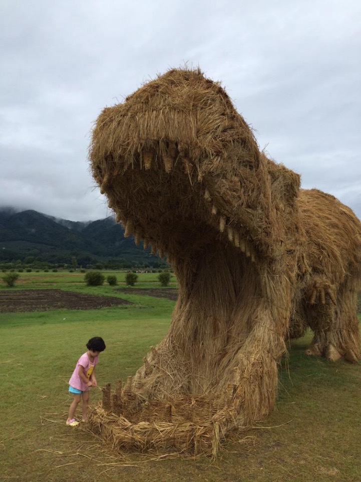 Sculpture in Japan - Sculpture, Japan, Dinosaurs, Straw