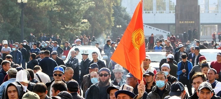 People in Kyrgyzstan are already being booed for daring to speak Russian at a rally - Kyrgyzstan, Russians, Longpost, Politics, Nationalism, Protests in Kyrgyzstan