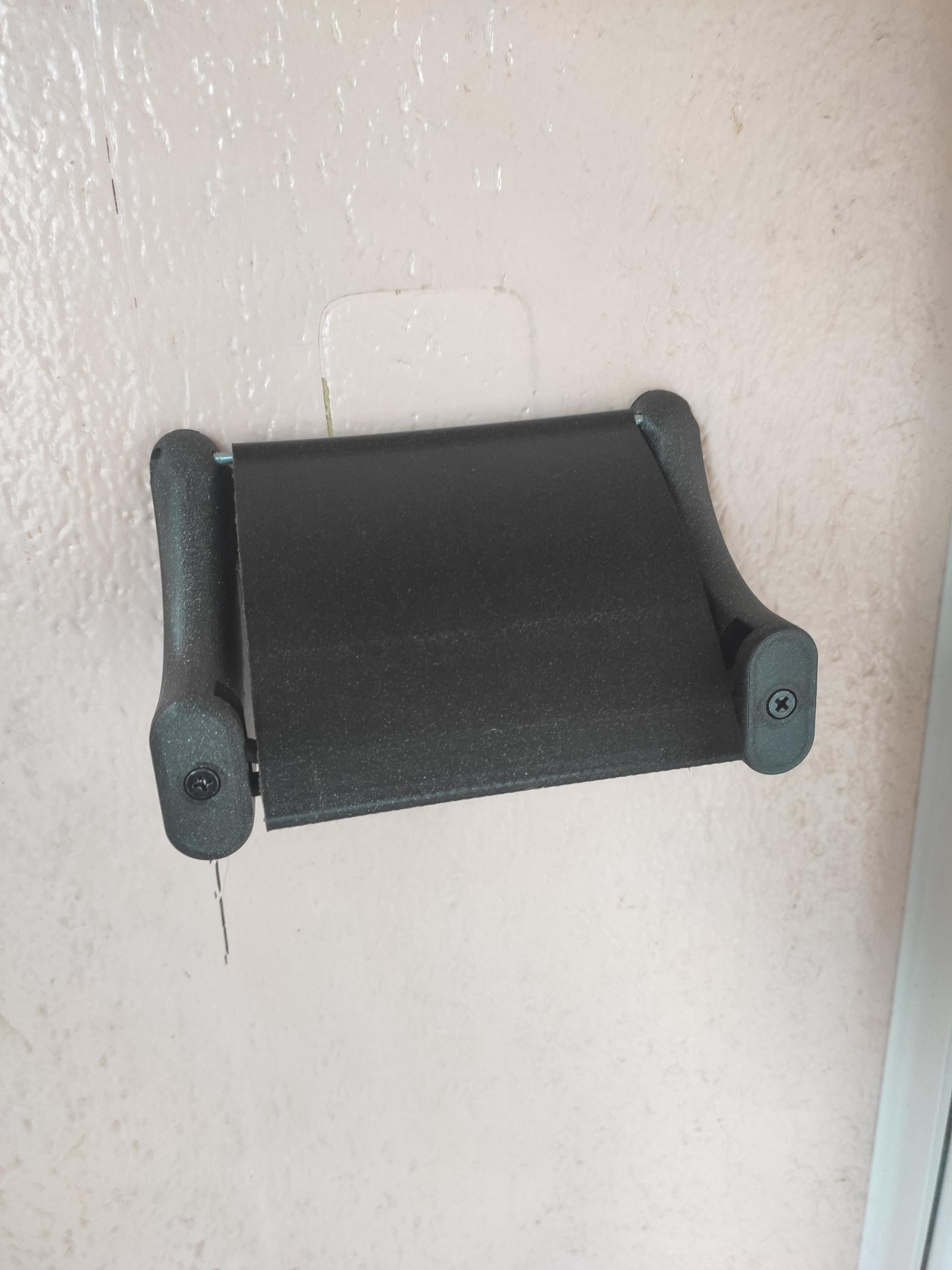 The guy was annoyed that the roommates did not change the toilet paper - Toilet paper, Holder, GIF, Longpost