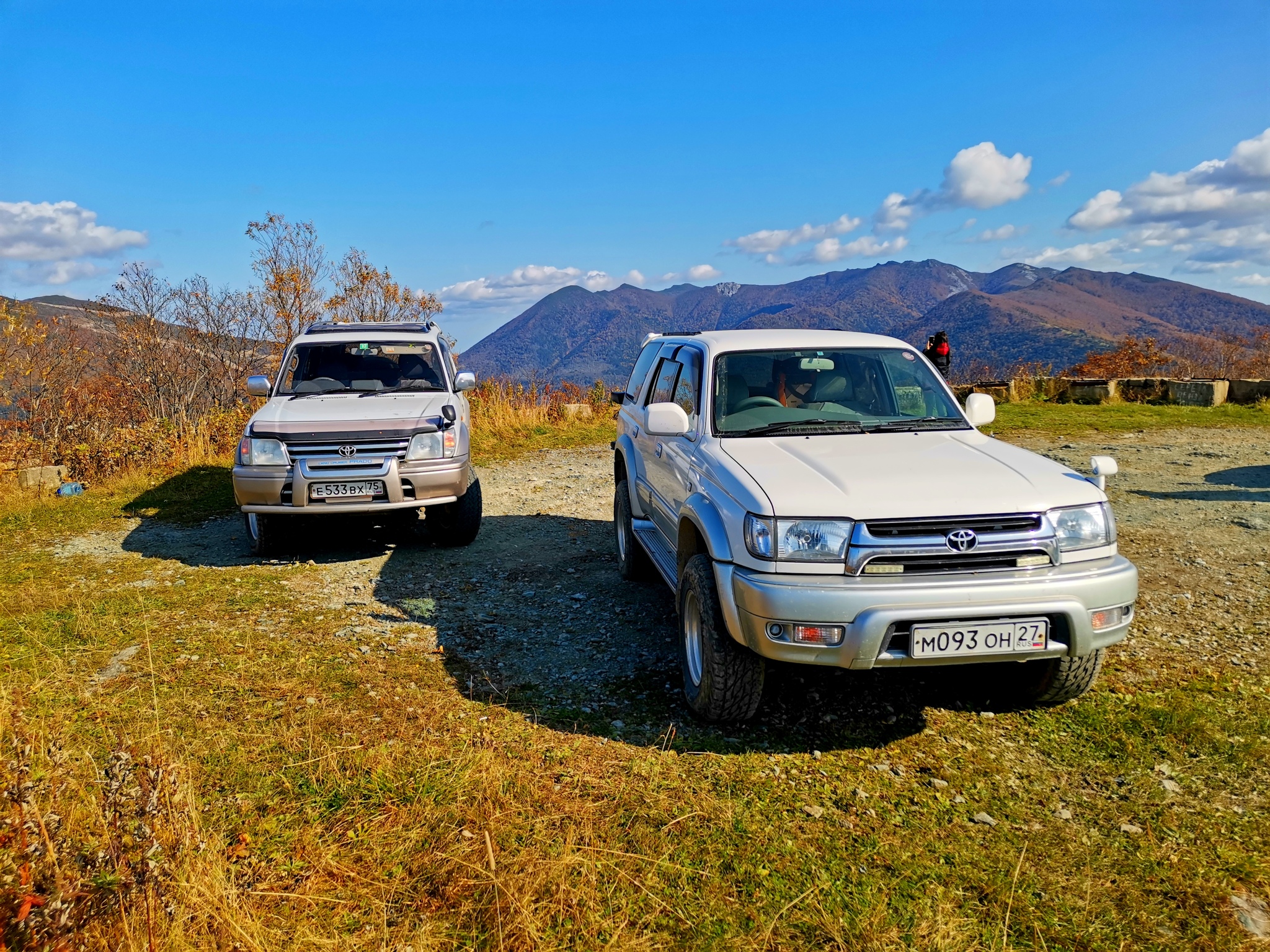 Стоковые Toyota Land Cruiser Prado и Hilux Surf поднимаются по каменистой размытой дороге на гору - Моё, Tlc200, Toyota Land Cruiser, Toyota hilux, Hilux, Toyota, Внедорожник, Лучшие внедорожники, Offroad, Бездорожье, Видео, Длиннопост