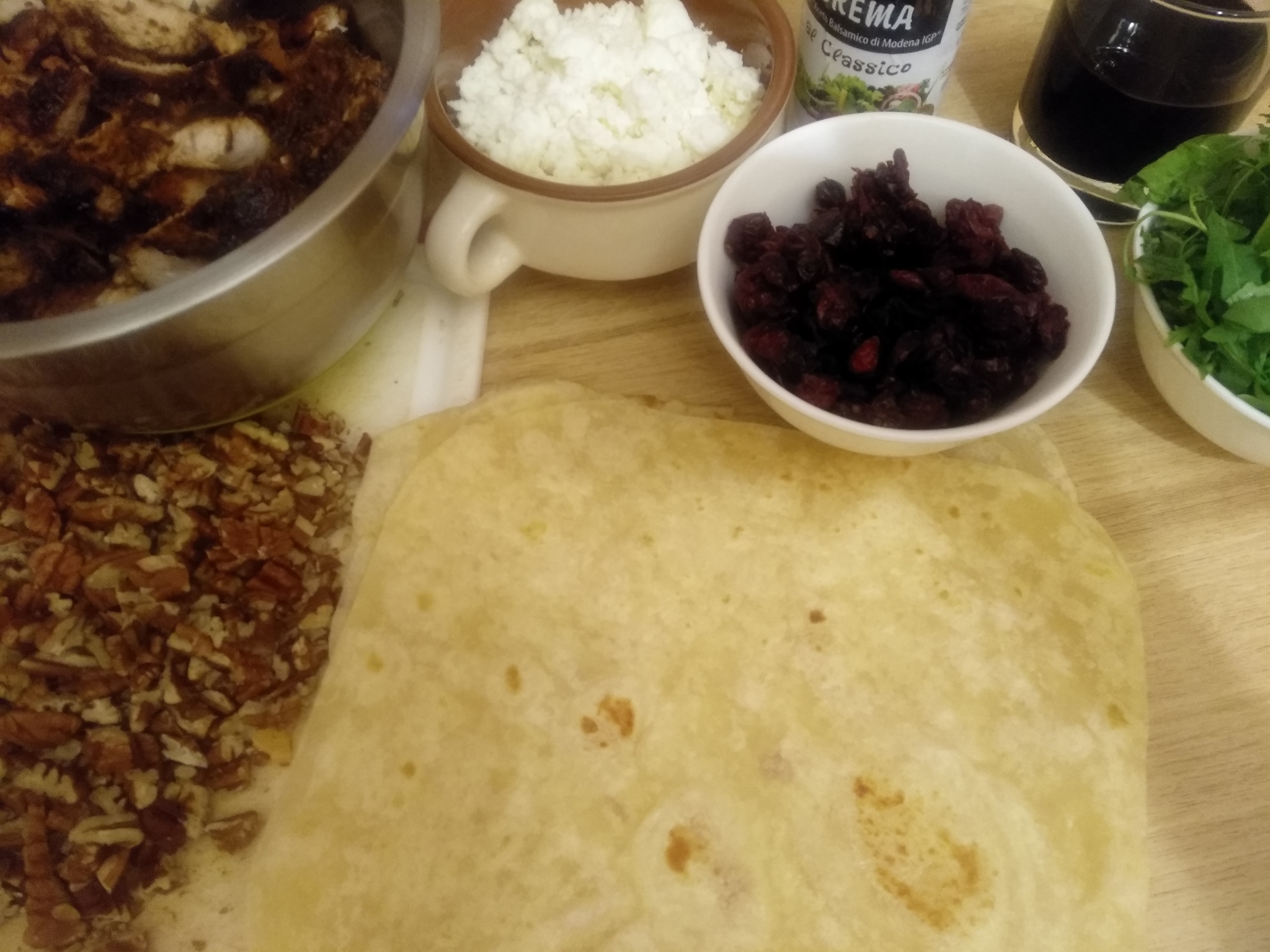 Tortilla with chicken in balsamic marinade - My, Yummy, Easy, Recipe, Tortilla, Goat cheese, Cranberry, Pecan, Longpost