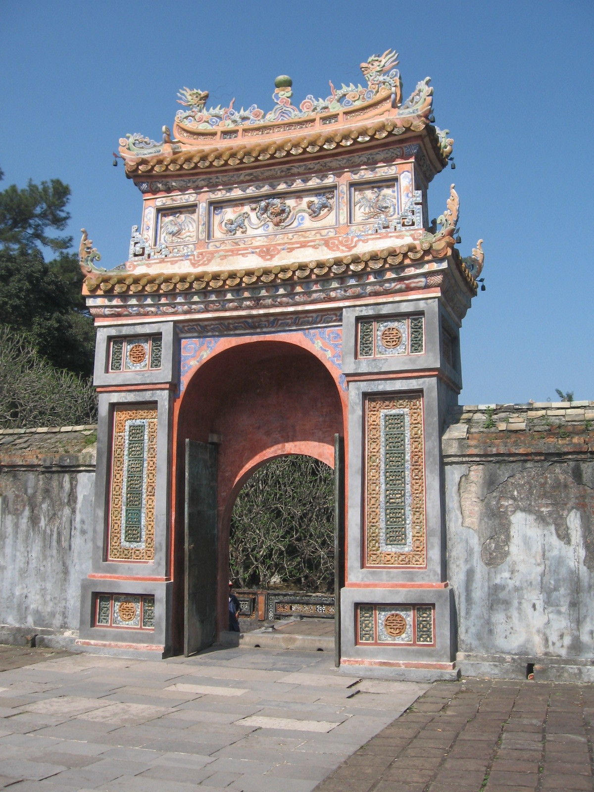 A river shrouded in the scent of incense and ancient tombs. Hue. Vietnam - My, Hue, Vietnam, Travels, Asia, Longpost