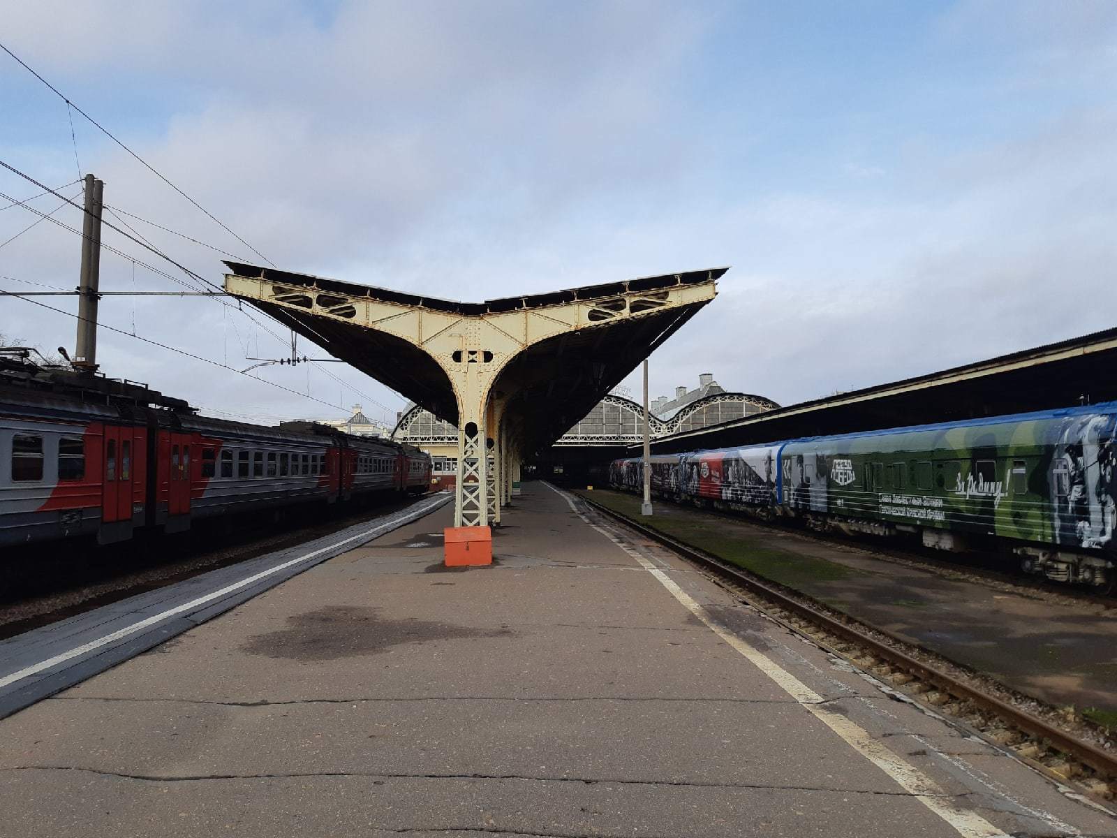 Exterior view of the traveling museum Victory Train and a little bit of Vitebsky Station in St. Petersburg - My, Vitebsk railway station, Saint Petersburg, A train, The photo, Railway station, Longpost