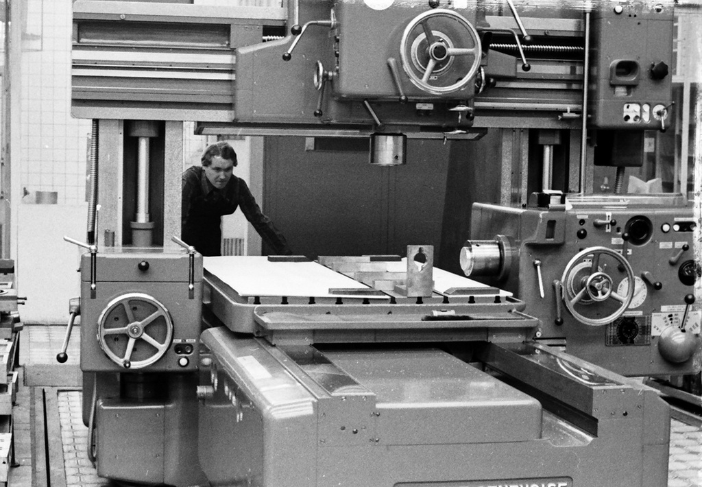 5 станков 5 минут 5 деталей. 5 машин за 5 минут делают 5 деталей сколько 100 машин сделают 100 деталей. Зуборезный 5с280п. Завод самоточка сущевский вал. 5 станков 5 минут 5 деталей.