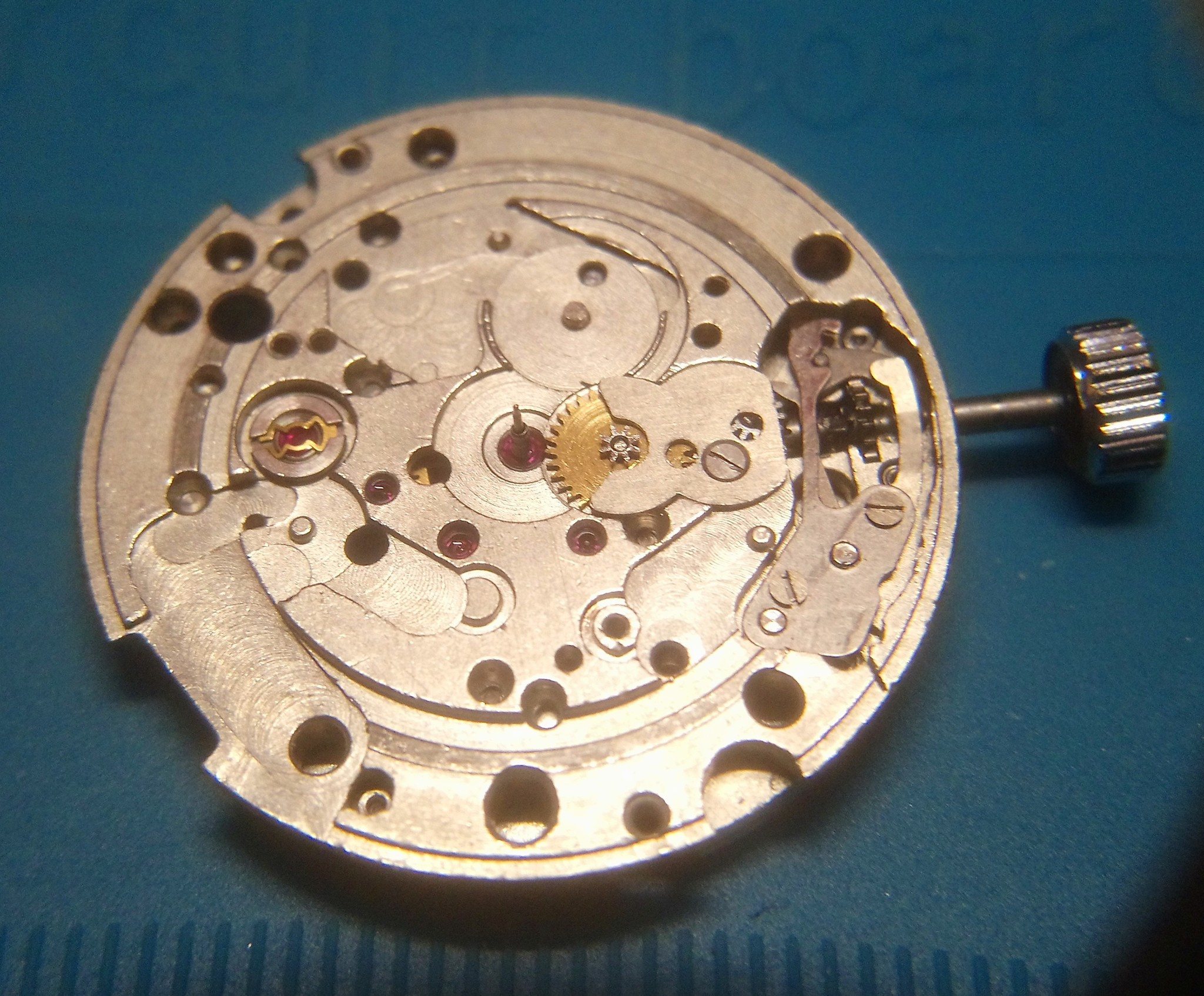 Ремонт часов полет. 2н где производили. Часы авиатор хронограф 31681/6775732 механика. Часы полет спартак. Реставрация будильника.