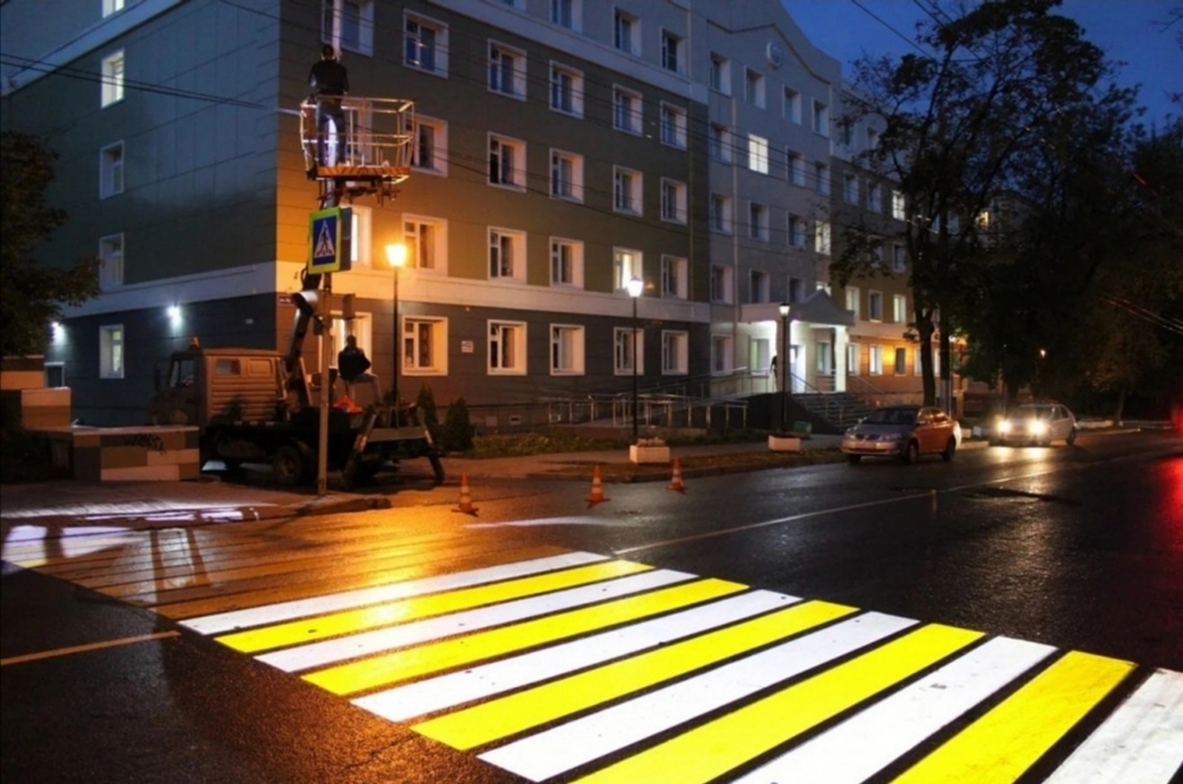 Projection Crosswalk and Paint - My, Crosswalk, A pedestrian, Road, Road markings, Projector