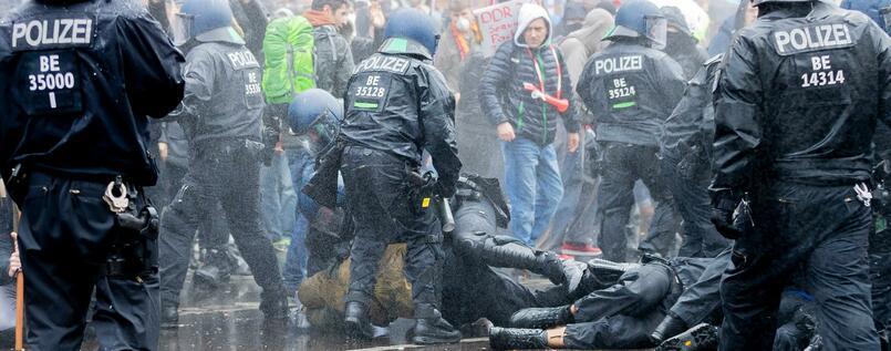 Разгон демонстрации в Берлине. 18.11.2020 - Политика, Протест, Германия, Ангела Меркель, Сарказм, Colonelcassad, Видео, Длиннопост