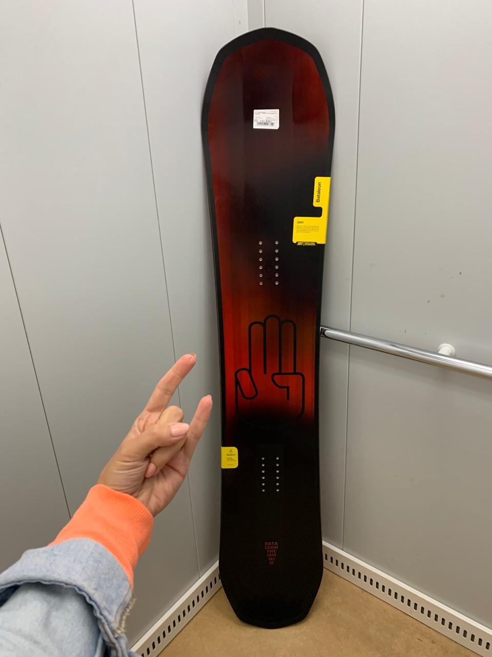 Airbrushing on a snowboard - My, Airbrushing, Snowboard, Artist, League of Artists, Snowboarder, Painting, Custom, Customization, Process, Drawing process, Video, Longpost