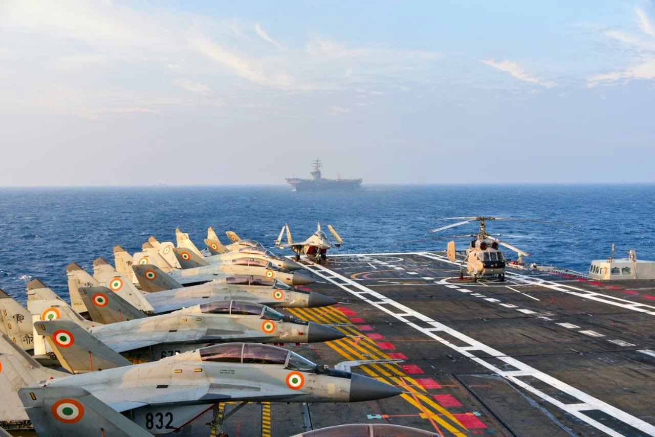 Photos from Indian Navy exercises. [dambiev] - Fleet, Aviation, Army, Weapon, Teachings, Aircraft carrier, Naval aviation, India, Helicopter, Livejournal, The photo, Longpost