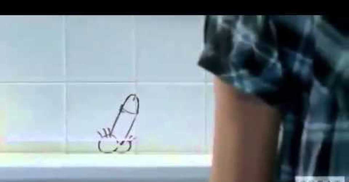 Телка дрочит в рекламе гандонов в ванне