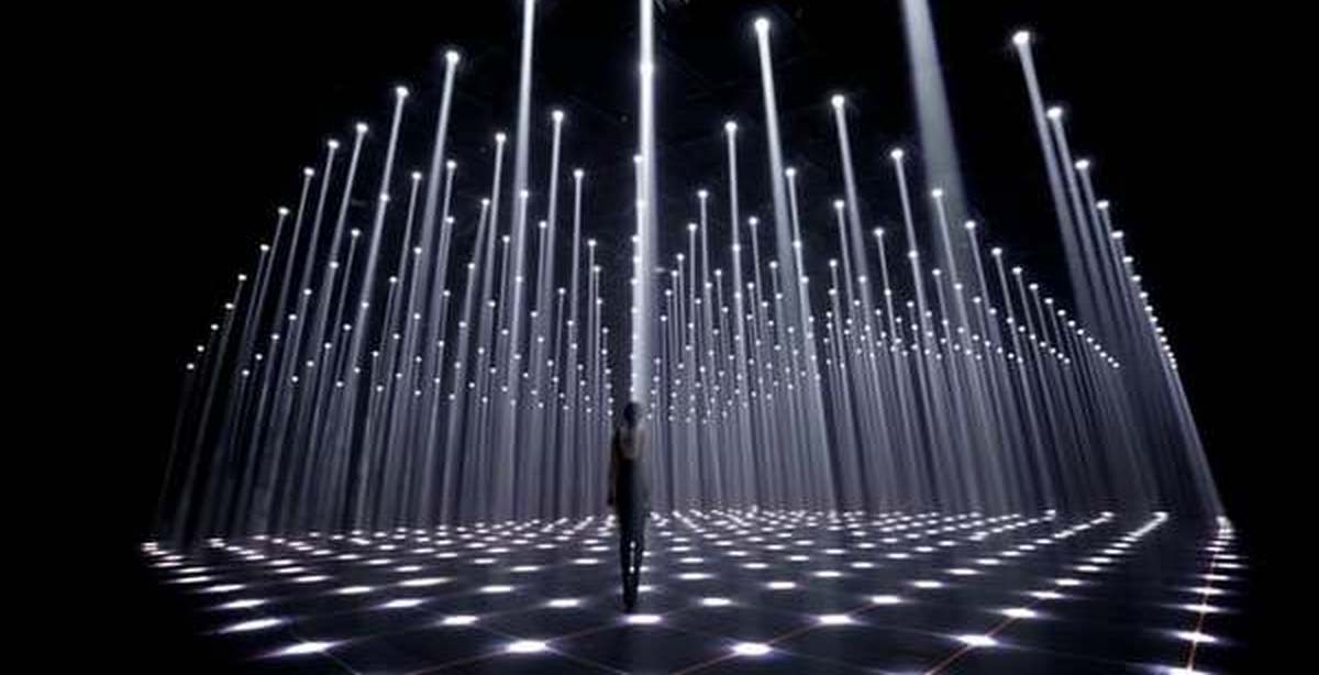 Привело свет. Световую инсталляцию your Sound Galaxy. 3d Sound installation. Световые инсталляции на белом фоне красивое фото. Reactive installations.