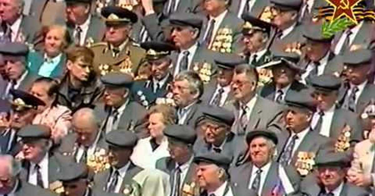 1 мая 1995. Парад Победы 1995 года на Поклонной горе. Ельцин парад Победы 1995. Горбачев на параде Победы 1995. Парад Победы 1995 года на красной площади в Москве.