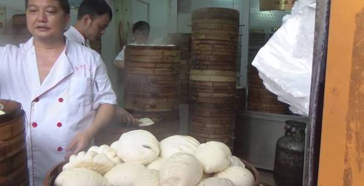 китайцы не едят хлеб. китайцы едят хлеб.