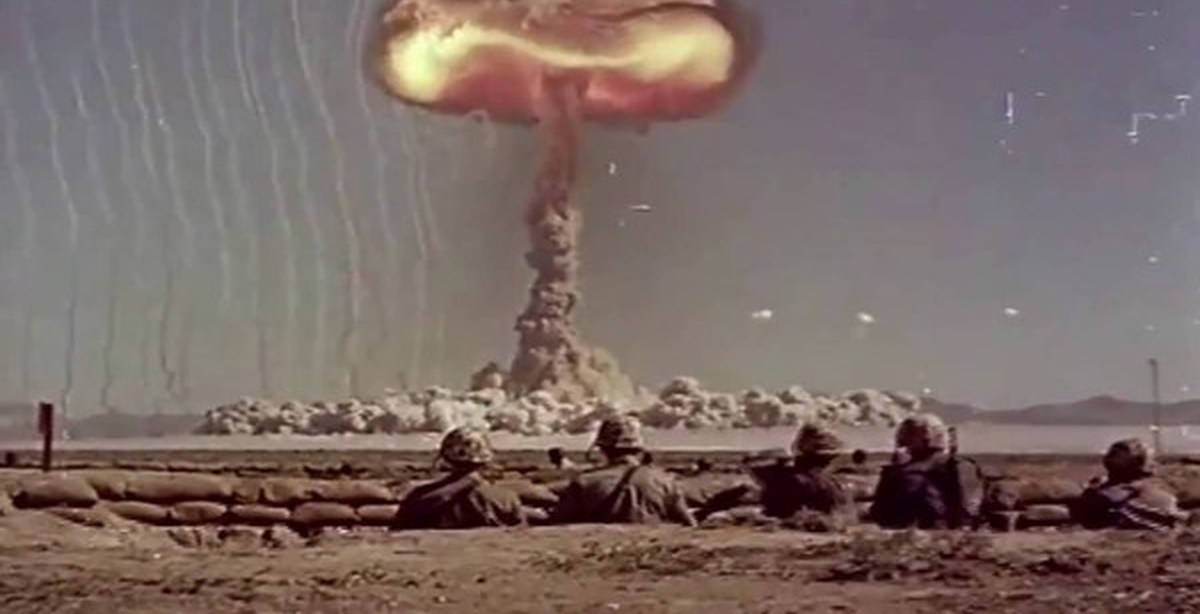 Испытание первой ядерной бомбы год. Ядерный взрыв в Неваде 1957. Тоцкий полигон ядерные испытания. Испытание атомной бомбы в США. Первое испытание ядерной бомбы в США.