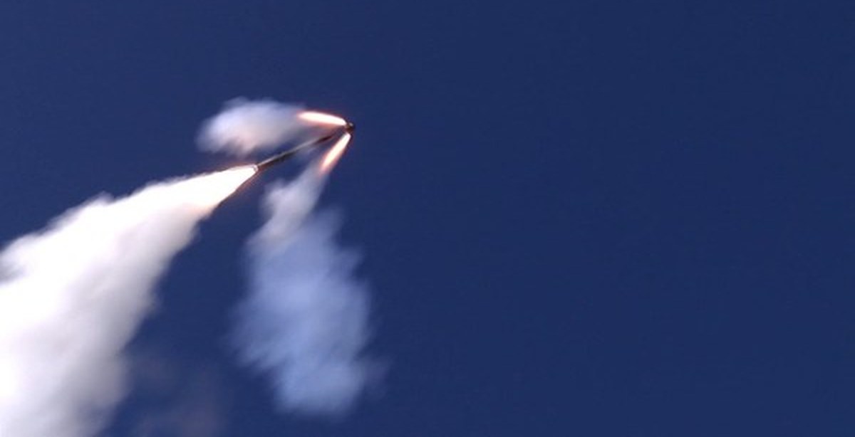 Удар крылатой ракетой. Оникс противокорабельная ракета. Ракета Оникс Бастион. П-800 Оникс пуск. Крылатая ракета п-800 Оникс.