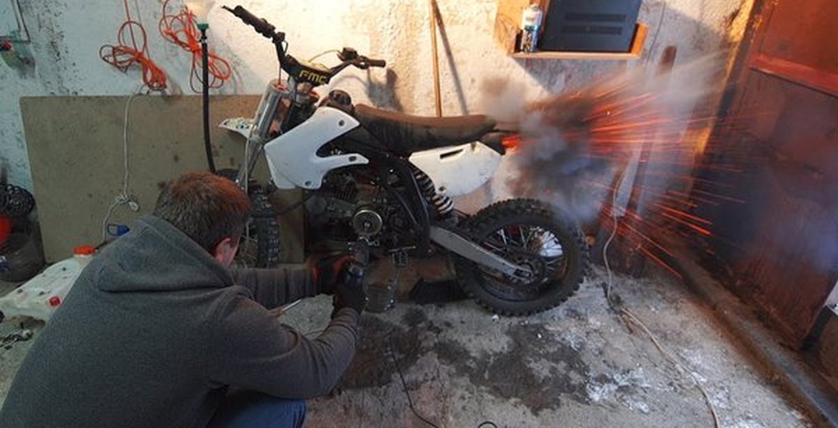 Автомобиль на воде вместо бензина. С днем бензина. Можно ли заливать в мопед 95 бензин. Можно ли заливать в мопед 95 бензин. Можно ли заливать в мопед 95 бензин.