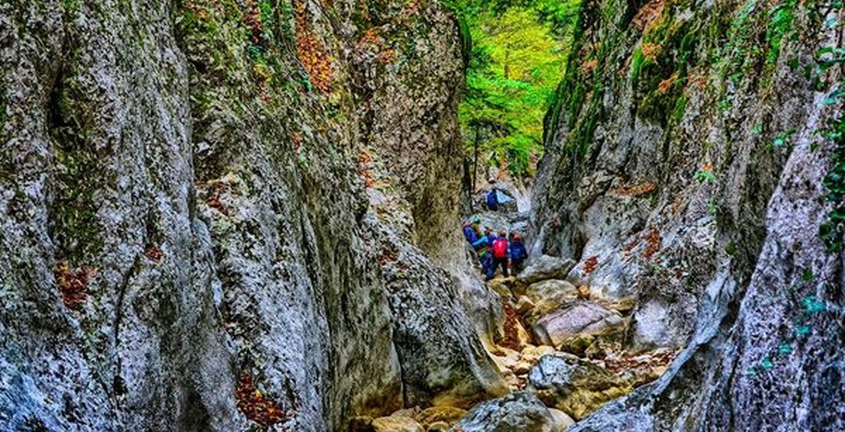 Большой каньон крыма отзывы. Большой каньон Крыма экскурсия. Ай-Петри большой каньон. Экскурсия большой каньон Крыма экскурсия. Ванна молодости большой каньон Крым.