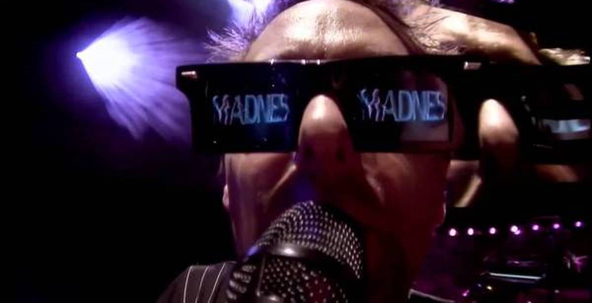 Follow me muse. Muse слова. Muse follow me. Фото с клипа follow you. Группа muse постер.