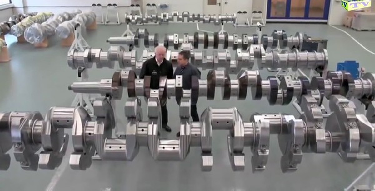 производитель коленчатых валов. большой коленвал. L2111 коленвал v6. станок для балансировки коленчатых валов бму-4. большой коленвал.