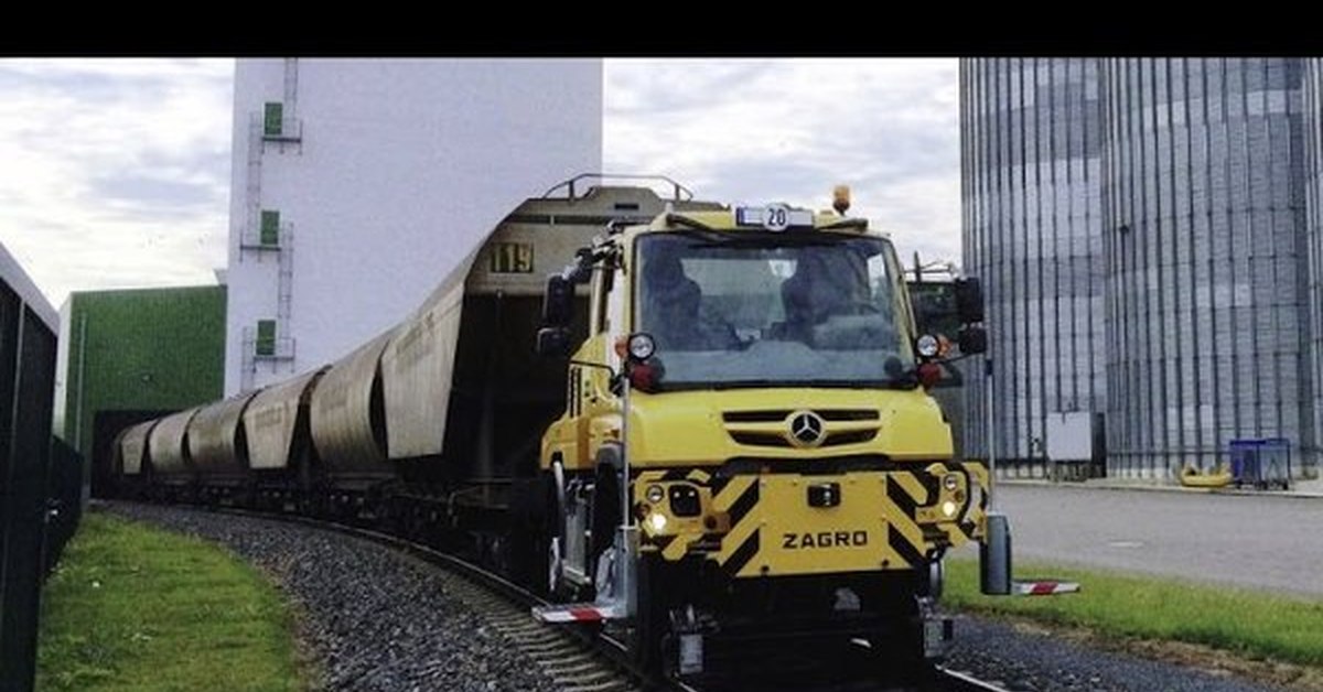 Машина поезд. Унимог Мерседес ЖД. Мерседес Унимог Железнодорожный. Unimog Mercedes-Benz Железнодорожный тягач. Дорожный тепловоз Унимог Мерседес.