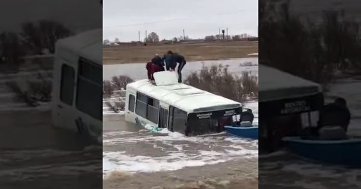 Затопило ли казахстан. Смыло автобус. Автобус КАМАЗ Кокшетау Атбасар. В Осетии смыло маршрутку. Осетии смыло автобус финская плита.