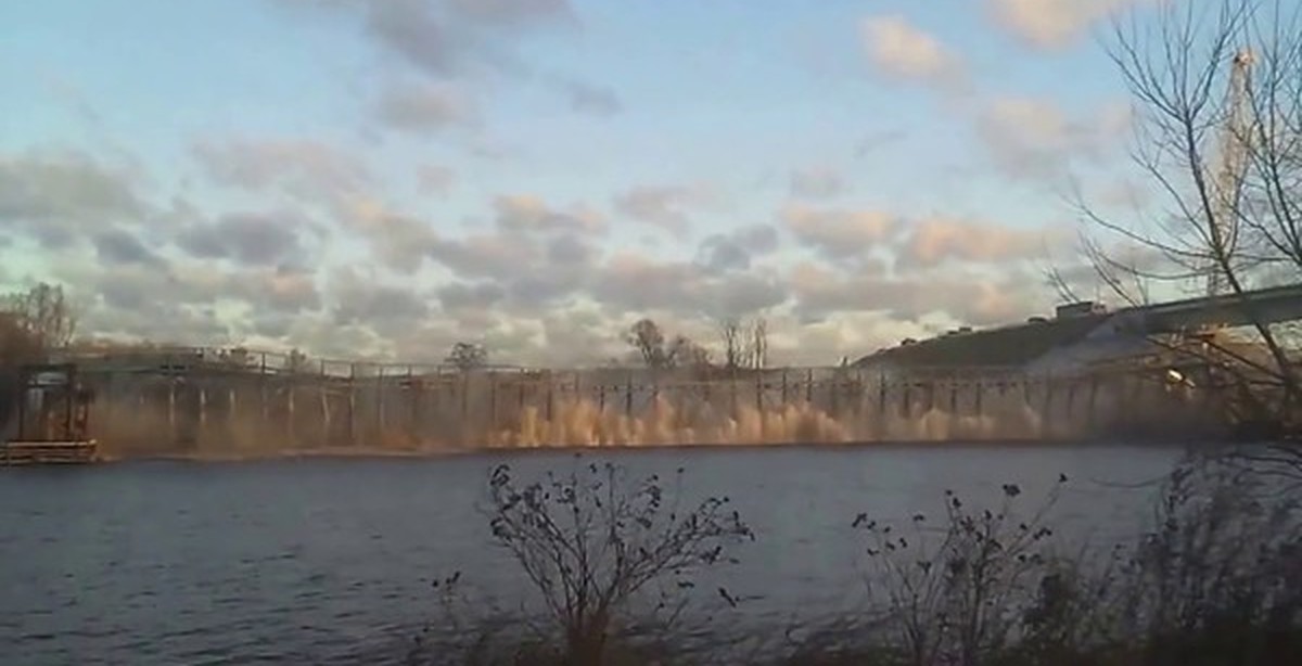 Демонтаж аварийного моста. Подрыв Мостов. | Пикабу