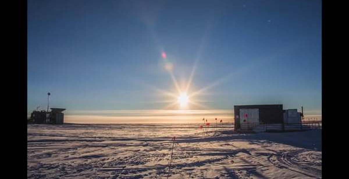 Южный полюс день и ночь. Солнце в Антарктиде. Солнце на Южном полюсе. Солнце на Северном полюсе. Восход солнца на Северном полюсе.