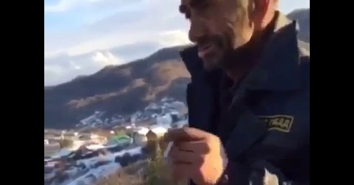 Снежки играешь почему нахуй надо. Картинка снежки играешь нахуй надо. В снежки играешь мем. В снежки играешь нет почему. Играем в снежки лед нельзя бросать.