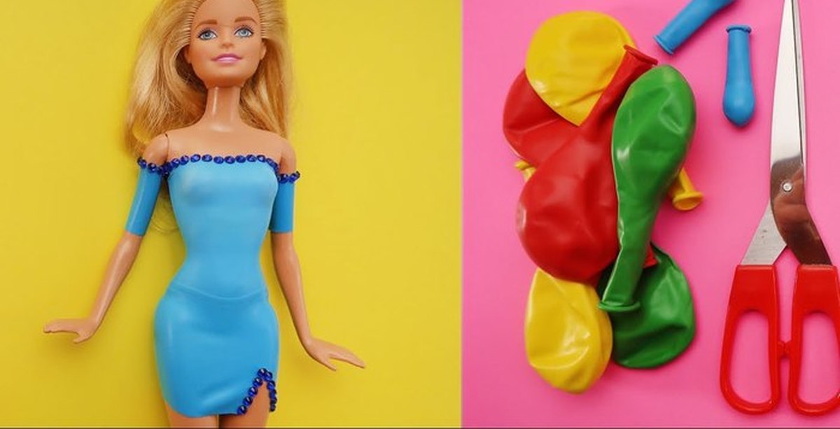 Пластилин для барби. Одежда для куклы из шарика. Одежда для кукол из шариков воздушных. Одежда для Барби из воздушных шаров. Одежда для Барби из шариков.
