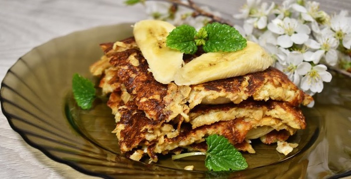 Овсяноблин из овсяной муки рецепт. Овсяноблин сладкий. Быстрый и вкусный завтрак. Овсяноблин. Шоколадный овсяноблин с творогом. Блины с овсяными хлопьями.